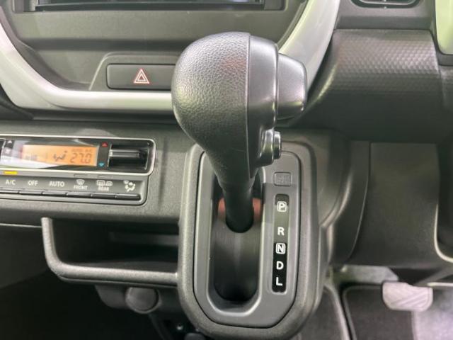 WECARSの展示場では実際に見て、触ってお車をお選びいただけます！知識の豊富な営業スタッフが様々なカーライフをご提案いたします！