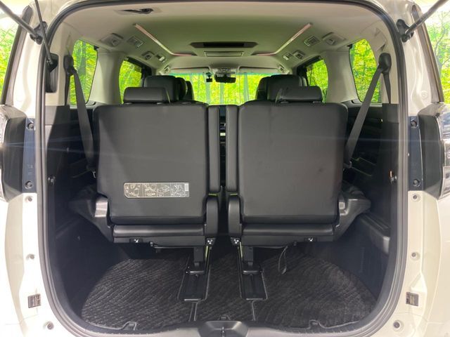 積み下ろしのしやすいデッキにはたっぷりと荷物を積み込んでいただけます。遊びから仕事まで、様々なシーンで頼れます♪