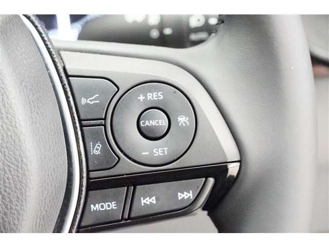 高速道路を頻繁に利用する方におすすめのレーダークルーズコントロール。前を走っている車との適切な距離を保って走行してくれます。長距離運転の疲労感も違いますよ。適度な休憩も忘れずに★