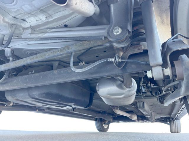 お車を安心してお乗りいただく為には、足回りの定期点検が欠かせません。サービスサポート（有償保証）では無料点検もご提供しており、安心のカーライフをお過ごしいただけるサポート体制が整っています。