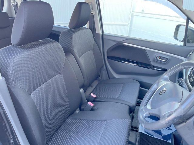 運転席シート廻りは使用感も少なく、良好な状態となっています。丁寧に使われていたことがよくわかりますね。