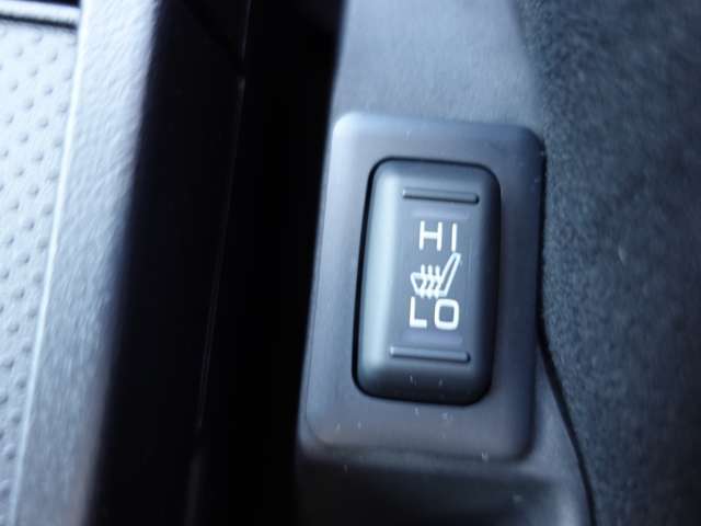 運転席、助手席シートヒーター付