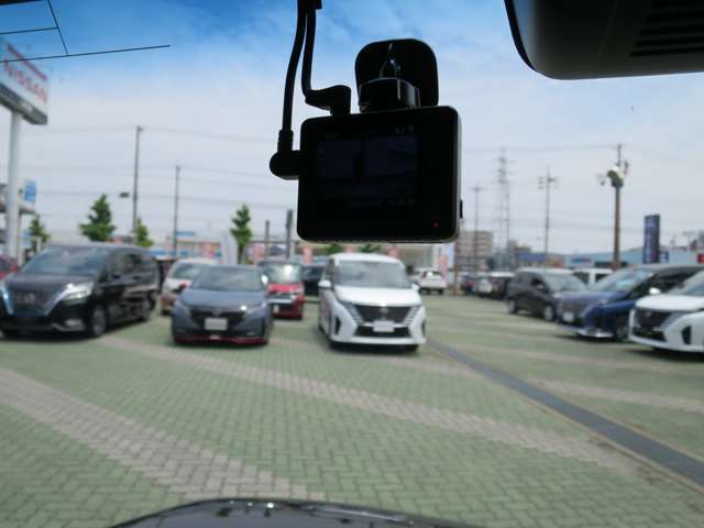 この度は当社のお車をご覧頂きまして、誠にありがとうございます。当社おススメ車です！気になる所などございましたら、お気軽にお問合せ下さいませ。