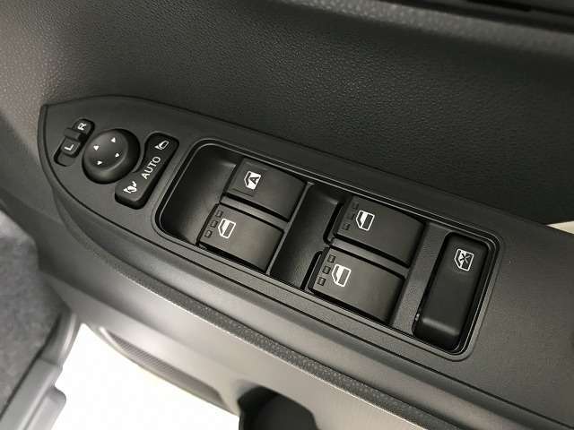 シートも綺麗に保ちたい！！という方には、シートコーティングがオススメ！ご納車前の施工をオススメしています！
