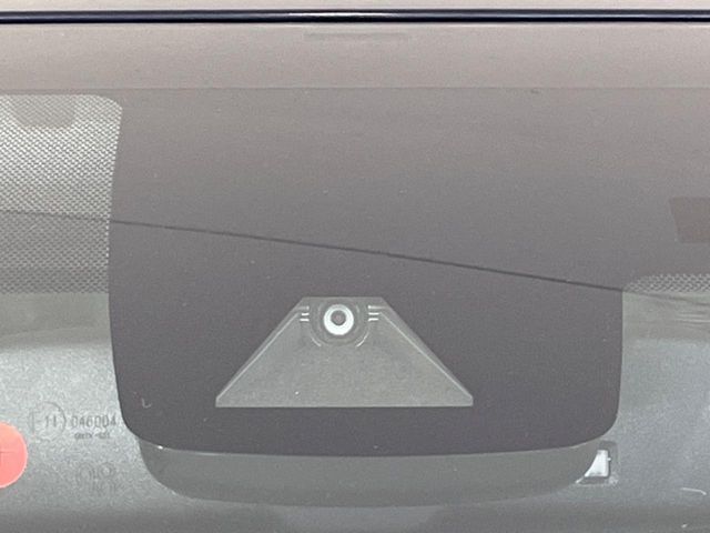【トヨタセーフティセンス】走行中に前方の車両等を認識し、衝突しそうな時は警報とブレーキで衝突回避と被害軽減をアシスト。より安全にドライブをお楽しみいただけます。