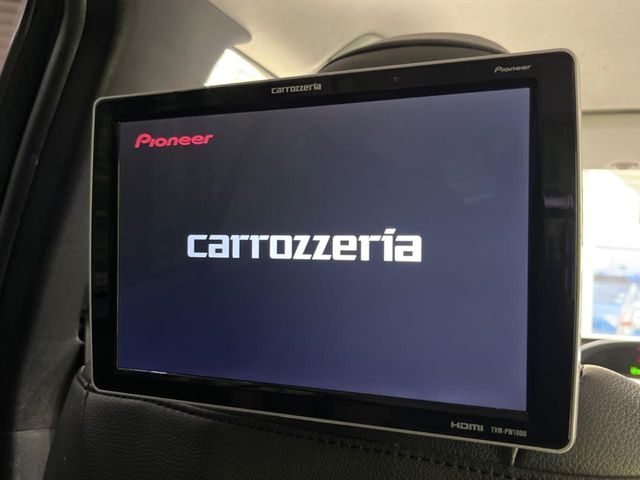 【フリップダウンモニター】大画面モニターで後席でもエンタメをお楽しみいただけます。小さなお子様にも大人気の装備です♪