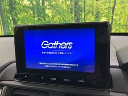 【純正ナビ】人気の純正ナビを装備しております。ナビの使いやすさはもちろん、オーディオ機能も充実！キャンプや旅行はもちろん、通勤や買い物など普段のドライブも楽しくなるはず♪