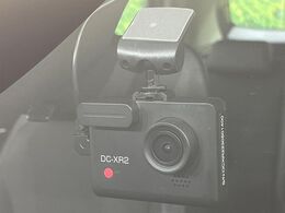 【ドライブレコーダー】安心・安全なカーライフに必須のドライブレコーダーを装備！走行中はもちろん、あおり運転や事故に遭遇した際の状況も映像で記録し、万一のリスクに備えます。