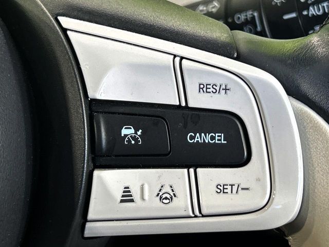 【アダプティブクルーズコントロール】高速道路での長距離走行が楽に！！自動で速度を保つクルーズコントロールが、衝突軽減システムと連携し、前方の車両を感知して車間を保つように速度調節してくれます！！