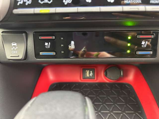 【運転席操作部】快適なドライブを楽しむための機能が装備されています！運転席から触れるので、使いやすいです！除菌プランいれていただくと、さらに清潔で安心していただけます！