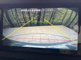 【バックカメラ】駐車時に後方がリアルタイム映像で確認できます。大型商業施設や立体駐車場での駐車時や、夜間のバック時に大活躍！運転スキルに関わらず、今や必須となった装備のひとつです！