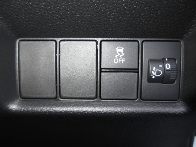 レーザーを照射しカメラで前走車等を検知し衝突の回避・軽減を図るホンダセンシングとVSA（車両挙動安定化制御システム）走る・曲がる・止まるの全領域で安定性を確保するためのシステム装備。安心ですね！