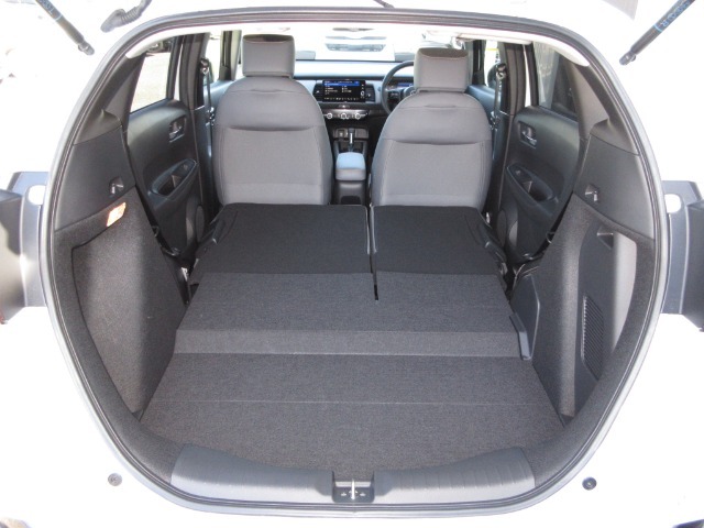 内装、外装、エンジンルームの隅ずみまでクリーニングを実施してお渡しします！　プロが仕上げをしましたからピッカピカですよ～！点検整備もきっちり実施いたします。