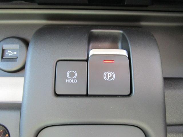 スイッチで簡単に操作できるオートモード付電動パーキングブレーキ装備です