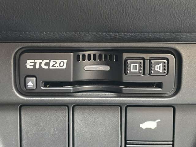 ◆【ETC】有料道路を利用する際に料金所で停止することなく通過できる、ETC車載器（ノンストップ自動料金収受システム機器）が装備されています。セットアップを行うことで利用可能になります。