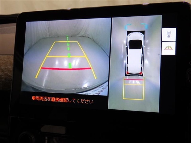 パノラミックビューモニターシステムが付いているので車の上から見た映像が確認できますよ。