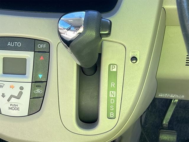 シフトレバー。ぜひ一度お客様の目で確認してください。