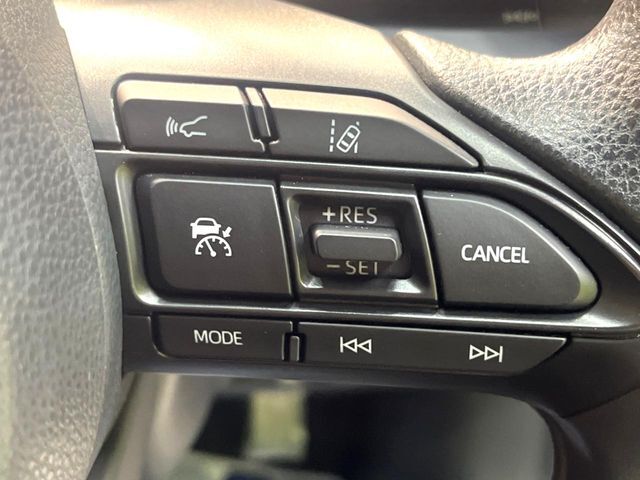 【レーダークルーズコントロール】高速道路での長距離走行が楽に！！自動で速度を保つクルーズコントロールが、衝突軽減システムと連携し、前方の車両を感知して車間を保つように速度調節してくれます！！