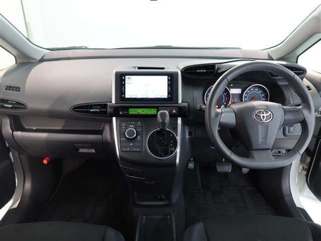 見通しのよいすっきりとした視界で、誰でも運転しやすいです。運転のしやすさは疲れにくさにも繋がりますよ♪