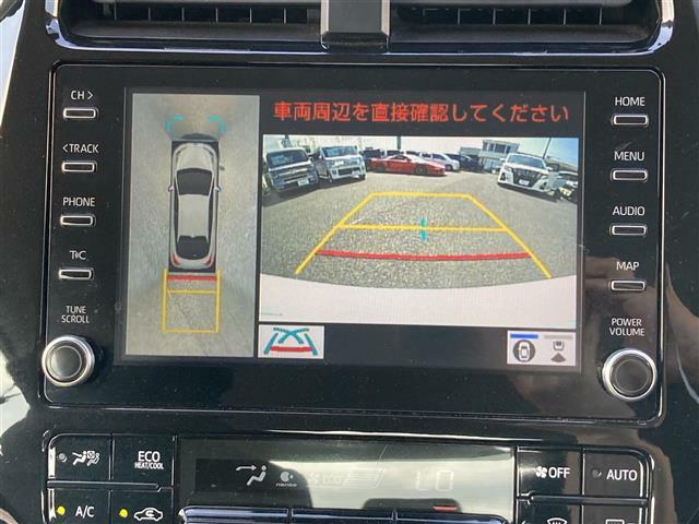 【パノラミックビューモニター】クルマを真上から見下ろした視点で駐車をサポートします！クルマの斜め後ろや真横など、いち早く障害物に気が付くことができます。