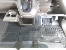 車内もクリーニング済みです。