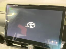 【10.5インチナビ】高級感とインパクトのある大画面ナビを装備。各種オーディオ操作はもちろん、スマホ連携もできる利便性の高いナビです♪