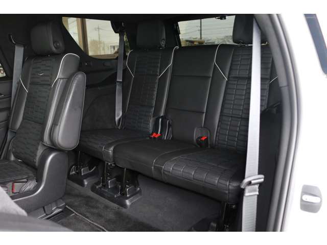 使用感のない3列目シート！前オーナー様も大切に乗られていたのが見てわかるコンディションです！