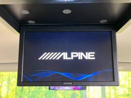 【ALPINE10.1型リアビジョン】カーナビで再生したDVD映像などを後席で観られるリアビジョン。前席と後席でそれぞれが楽しめるダブルゾーン機能も。ドライブがより楽しくなります。