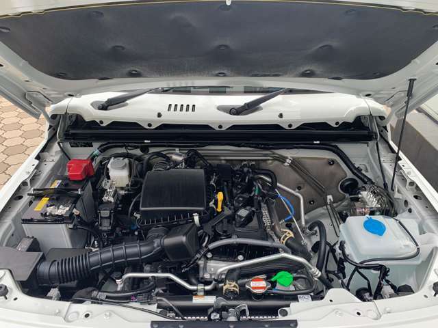本格4WDの過酷な使用環境で走りやすさと耐久性を追及したエンジン。