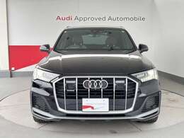 Audiの象徴であるシングルフレームグリルをよりワイドで低くシャープなデザインとすることでワイド＆ローのフォルムを協調しています。