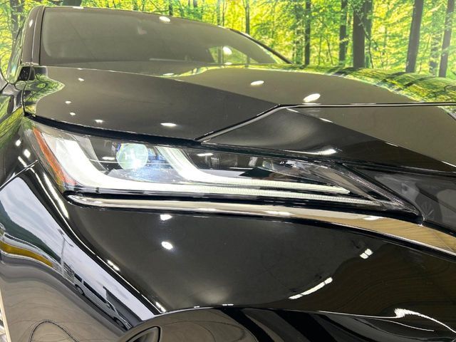 【LEDヘッドライト】悪天候や夜間走行時も良好な視界を確保し安心して運転できる高輝度LEDヘッドライトを装備！点灯速度が早く、消費電力も抑えられています。
