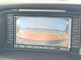バックカメラがついて後方確認が簡単にできます！苦手としている車庫入れ等も安心して出来ますね！凄く需要の高い装備ですので、最初から付いていれば言う事なしですよね！？