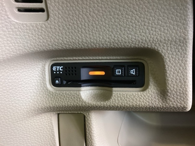 いまや快適なカーライフに欠かせないETCが付いています。