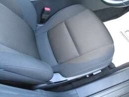 メモリー機能付き電動シートを採用しています☆