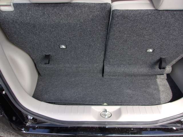 中古車販売のプロとして、ご不明な所など出来る限りの説明を致します。是非、ご来店下さい。仕上げ作業など見て驚かれる方多いですよ。