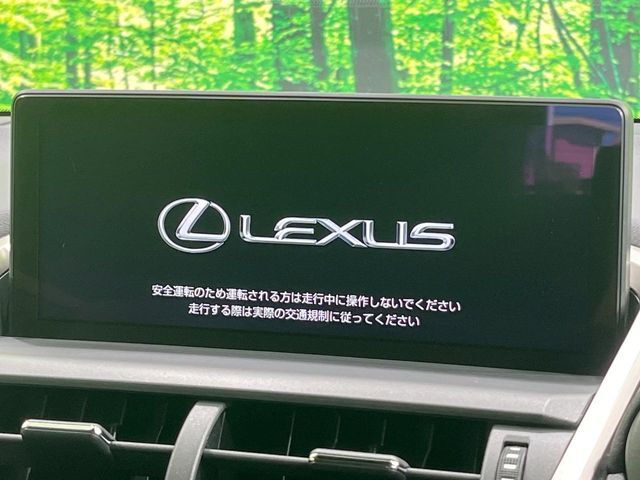 【純正ナビ】人気の純正ナビを装備しております。ナビの使いやすさはもちろん、オーディオ機能も充実！キャンプや旅行はもちろん、通勤や買い物など普段のドライブも楽しくなるはず♪