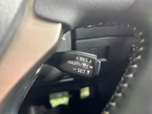 【レーダークルーズコントロール】高速道路での長距離走行が楽に！！自動で速度を保つクルーズコントロールが、衝突軽減システムと連携し、前方の車両を感知して車間を保つように速度調節してくれます！！