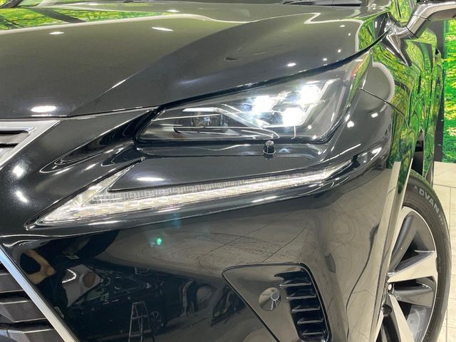 【LEDヘッドライト】悪天候や夜間走行時も良好な視界を確保し安心して運転できる高輝度LEDヘッドライトを装備！点灯速度が早く、消費電力も抑えられています。