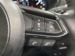 【マツダ・レーダークルーズコントロール】高速道路での長距離走行が楽に！自動で速度を保つクルーズコントロールが、衝突軽減システムと連携し、前方の車両を感知して車間を保つように速度調節してくれます！！