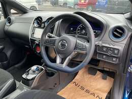 『ワイド保証1年』　日産販売店の中古車には無料で保証が付いています。品質に自信があるから実現した日産ならではの保証です。※一部保証に加入できない車両があります。