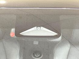 【トヨタセーフティセンス】走行中に前方の車両等を認識し、衝突しそうな時は警報とブレーキで衝突回避と被害軽減をアシスト。より安全にドライブをお楽しみいただけます。
