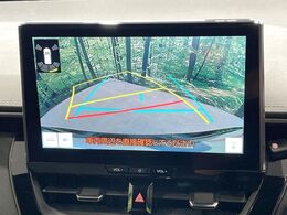 【バックカメラ】駐車時に後方がリアルタイム映像で確認できます。大型商業施設や立体駐車場での駐車時や、夜間のバック時に大活躍！運転スキルに関わらず、今や必須となった装備のひとつです！