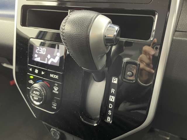 【シフトレバー】シフトも操作しやすく快適なドライブを楽しんでいただけます！