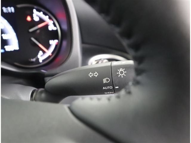 暗くなると自動で点灯AUTOライトは、連続するトンネルで重宝しますね