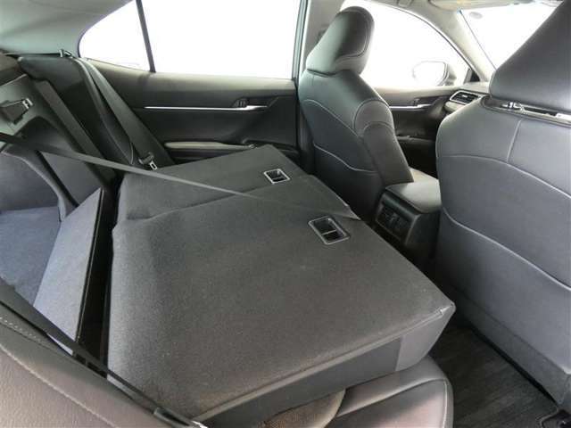セカンドシードも倒せば長めの荷物も載せられます。