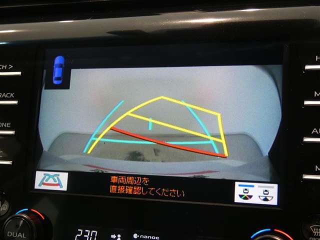 駐車も安心のガイドライン付きバックモニターです。