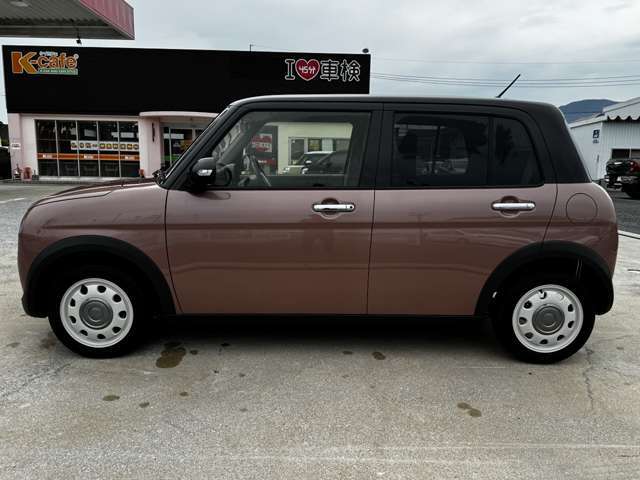 ケイカフェグループの在庫はなんと1500台以上！本格的なカフェを併設した新しいコンセプトのお店です。