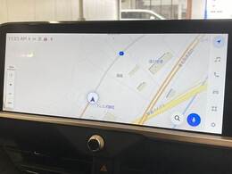 【純正ナビ】一体感のあるナビは、高級感ある車内を演出してくれます。Bluetooth再生などオーディオ機能も充実しておりますので、運転もより楽しめます♪
