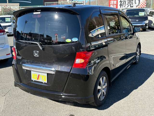 自社陸運局指定工場完備！国家資格車検検査員資格を持った整備士による整備。ステレオ、エアコン等走行に関係のない所も不具合箇所があれば修理してお渡しいたします。