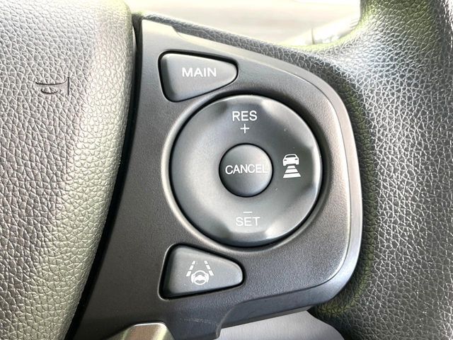 【アダプティブクルーズコントロール】高速道路での長距離走行が楽に！！自動で速度を保つクルーズコントロールが、衝突軽減システムと連携し、前方の車両を感知して車間を保つように速度調節してくれます！！